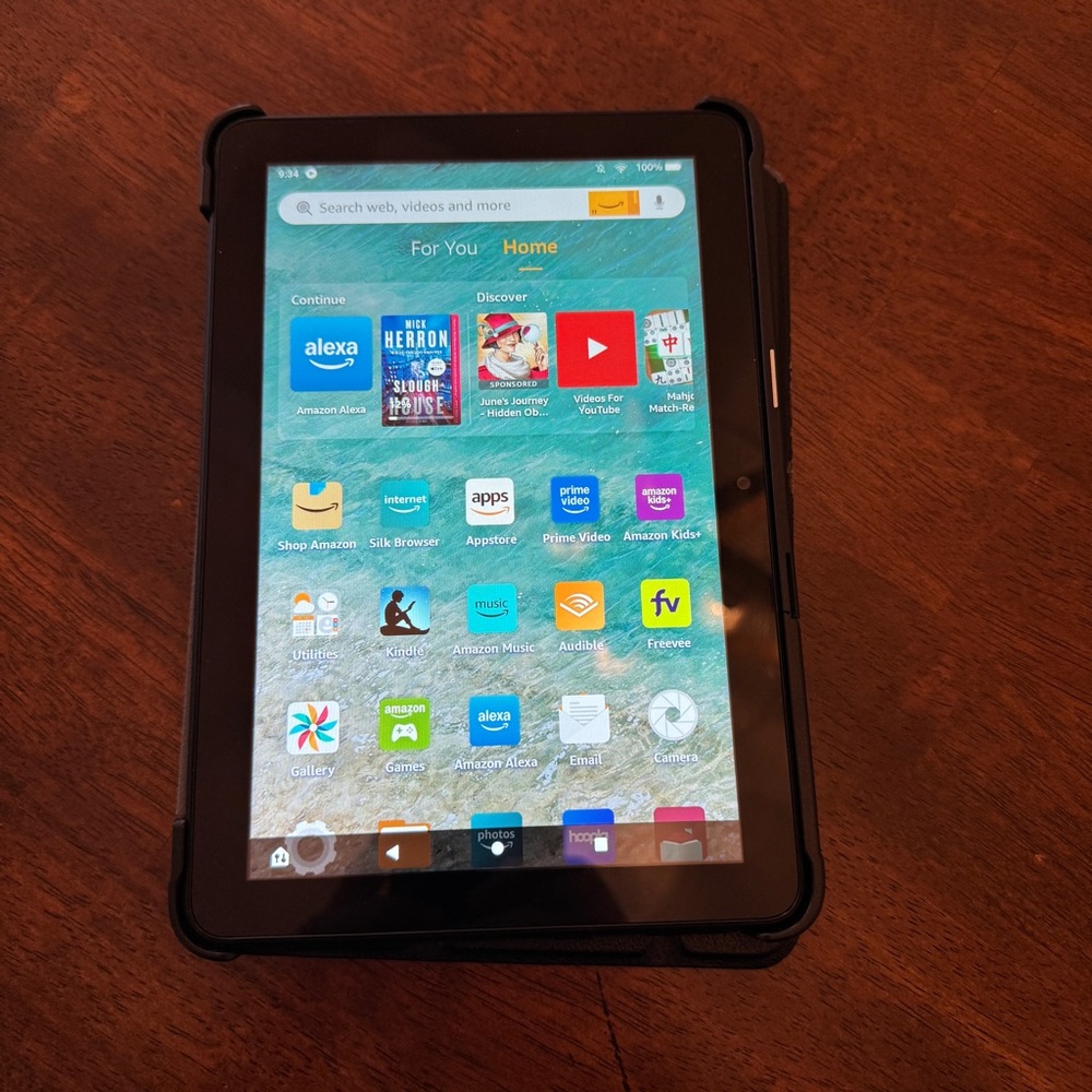 Amazon Fire HD 8 Tablet with case